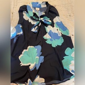 Cute sleeveless top with bow detail - XXL